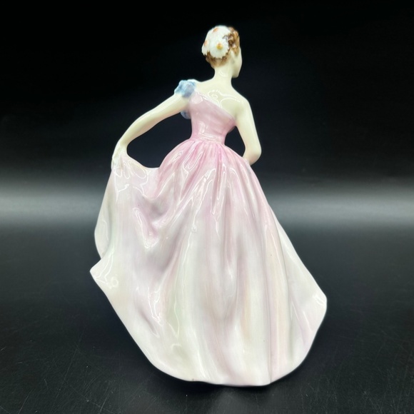 Royal Doulton 1955 Inventation HN 2170 Figurine Bone China England - Picture 3 of 6